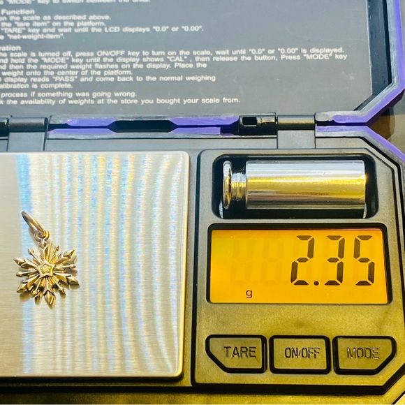 EUC Pandora 791564CZ Sterling Silver Disney Frozen Snowflake Dangle Charm - Picture 8 of 8